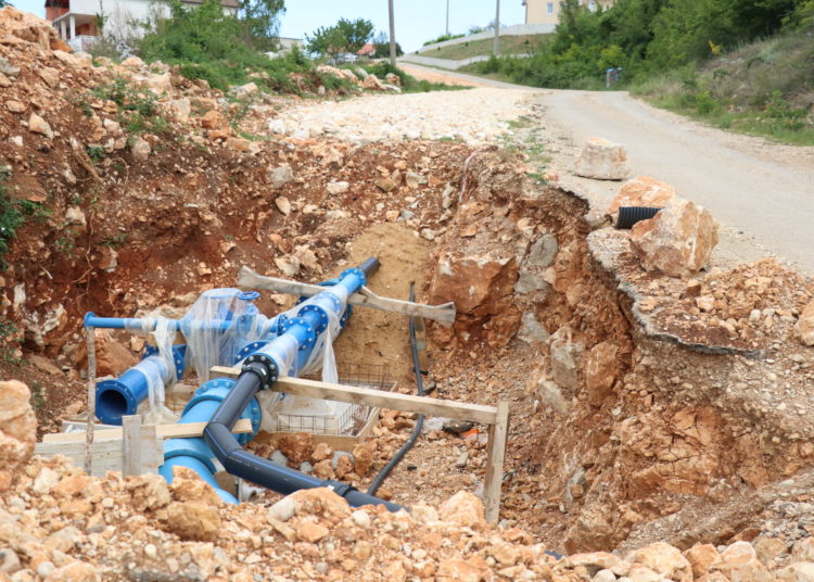 Grad Široki Brijeg nastavlja s investicijama izgradnje vodovoda u Ljubotićima, Dobrkovićima i Knešpolju
