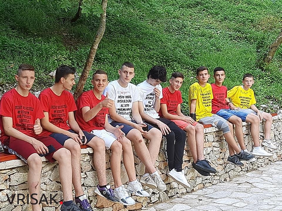 Grude: Učenici devetog razreda proslavili zadnji dan nastave uz pjesmu i veselje