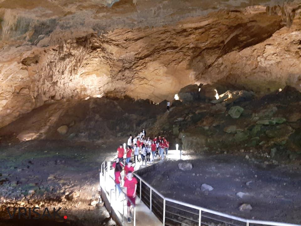 Grude: Učenici devetog razreda proslavili zadnji dan nastave uz pjesmu i veselje