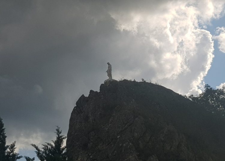 Svečano u Zagorju: Biskup Perić blagoslovio Gospin kip i kapelicu