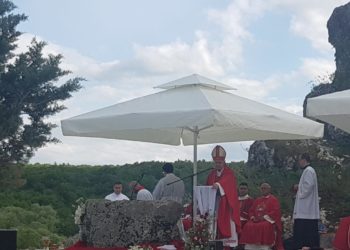 Svečano u Zagorju: Biskup Perić blagoslovio Gospin kip i kapelicu