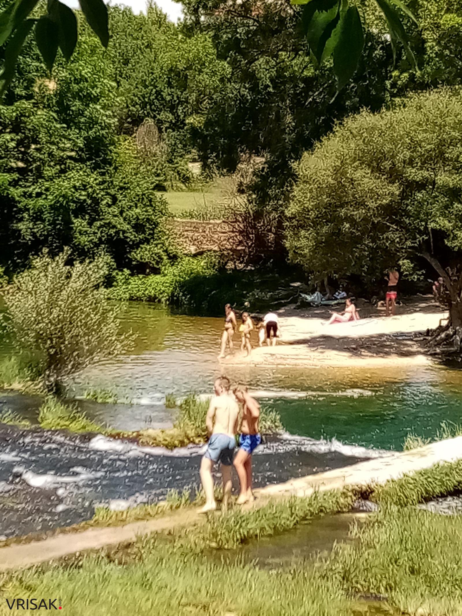 Kupači osvježenje potražili na Čeveljuši kod Ljubuškog (FOTO)