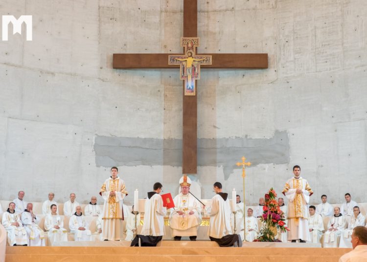 U Mostaru zaređeno četvero đakona