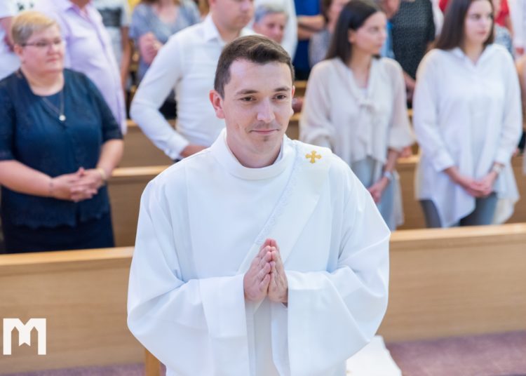 U Mostaru zaređeno četvero đakona