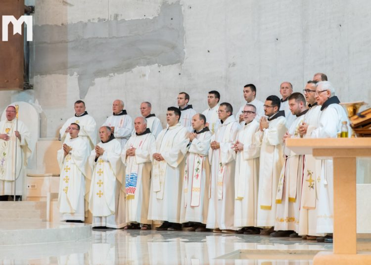 U Mostaru zaređeno četvero đakona