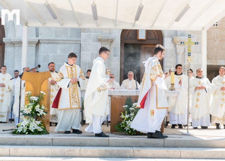 FOTO/ Mlada misa fra Renata Galića