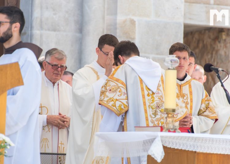 FOTO/ Mlada misa fra Renata Galića