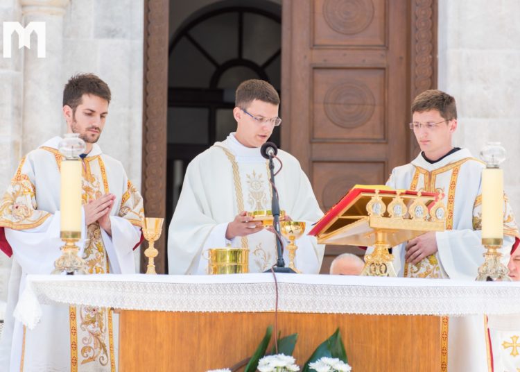 FOTO/ Mlada misa fra Renata Galića