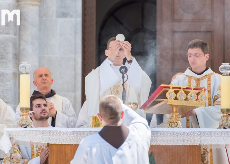 FOTO/ Mlada misa fra Renata Galića