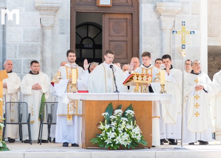 FOTO/ Mlada misa fra Renata Galića