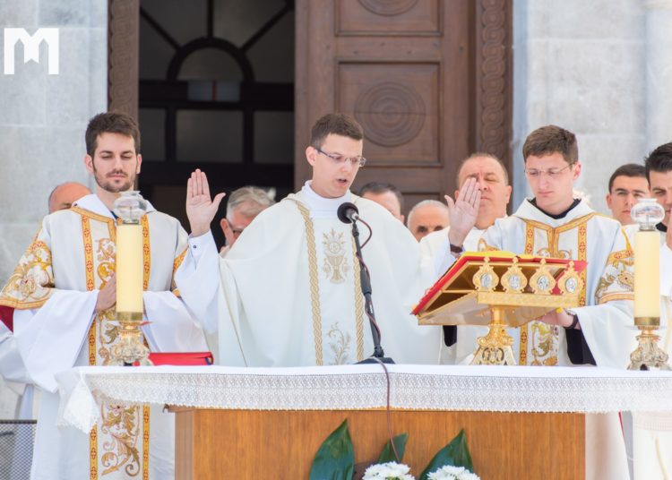 FOTO/ Mlada misa fra Renata Galića