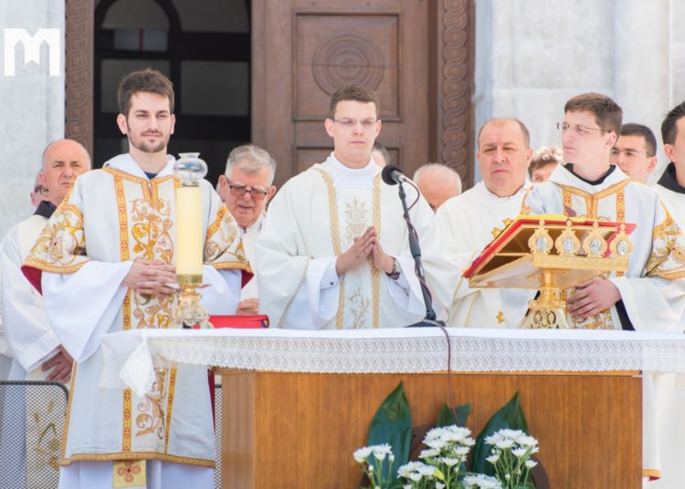 FOTO/ Mlada misa fra Renata Galića
