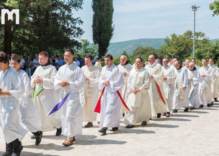 FOTO/ Mlada misa fra Renata Galića
