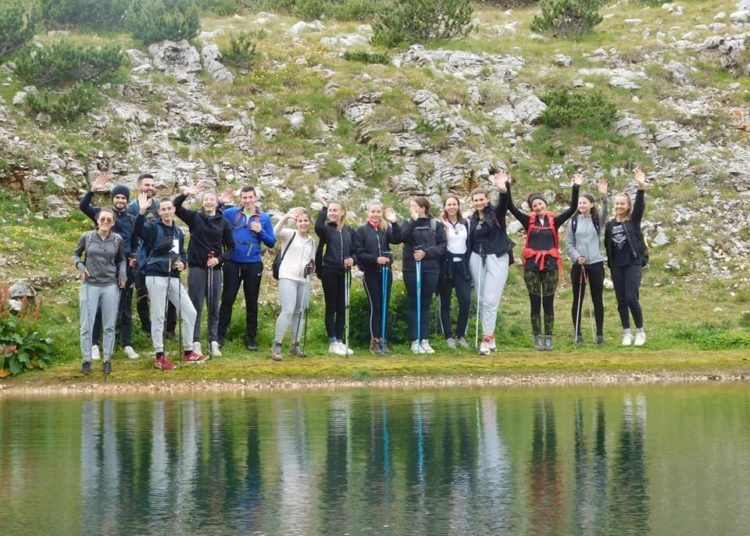 Maturanti gimnazije Marka Marulića Tomislavgrad na opuštajućoj šetnji planinama!