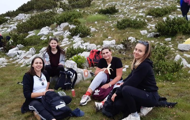Maturanti gimnazije Marka Marulića Tomislavgrad na opuštajućoj šetnji planinama!