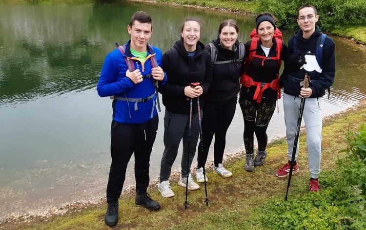 Maturanti gimnazije Marka Marulića Tomislavgrad na opuštajućoj šetnji planinama!