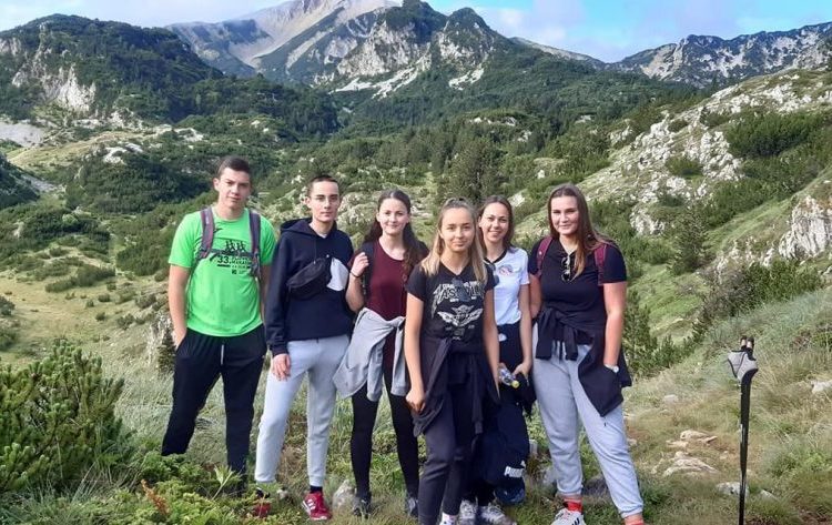 Maturanti gimnazije Marka Marulića Tomislavgrad na opuštajućoj šetnji planinama!