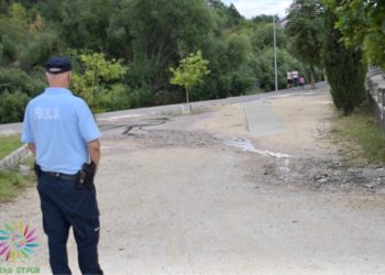 FOTO: U Borku se dogodila “erupcija” iz kanalizacijskog šahta