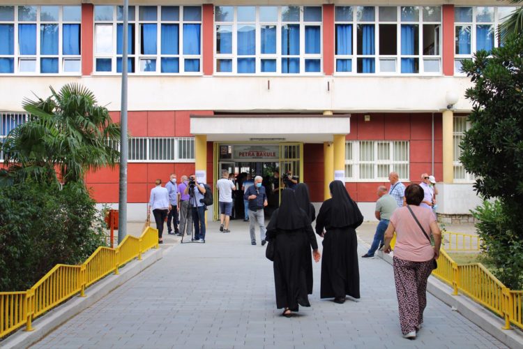 FOTO/ Birališta u Mostaru otvorena; Nema većih gužvi, na snazi epidemiološke mjere