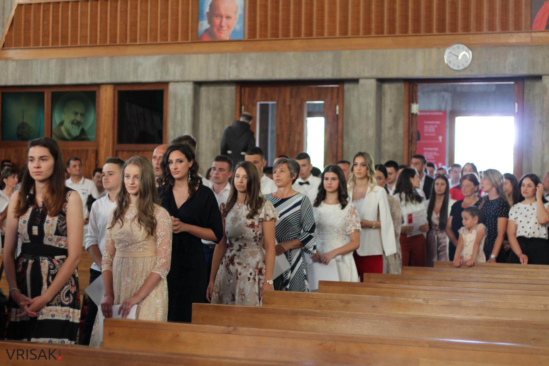 FOTO: Krizma u župi Kočerin