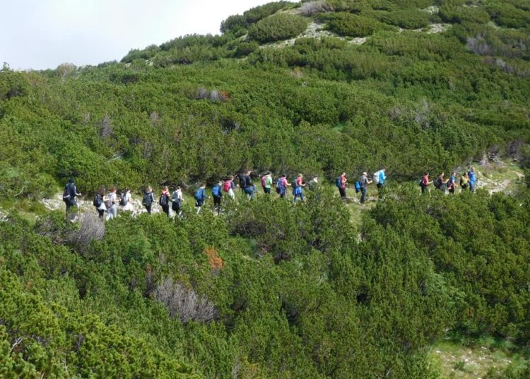Maturanti gimnazije Marka Marulića Tomislavgrad na opuštajućoj šetnji planinama!