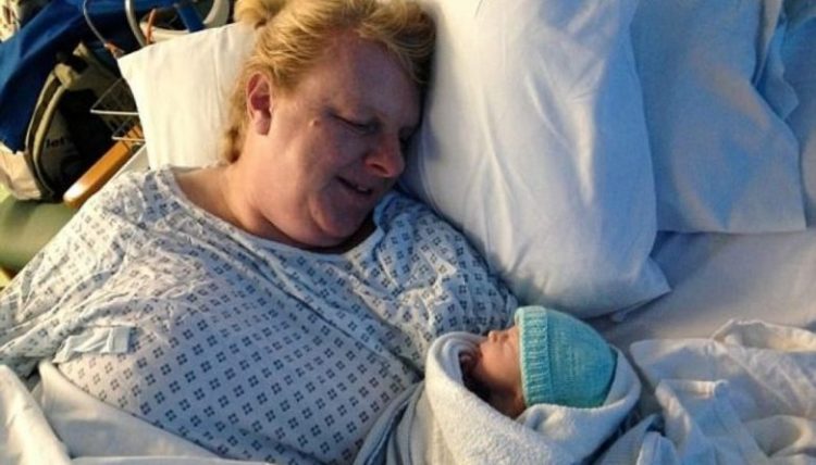 Nakon 18 spontanih pobačaja, ova žena je postala majka u 48. godini