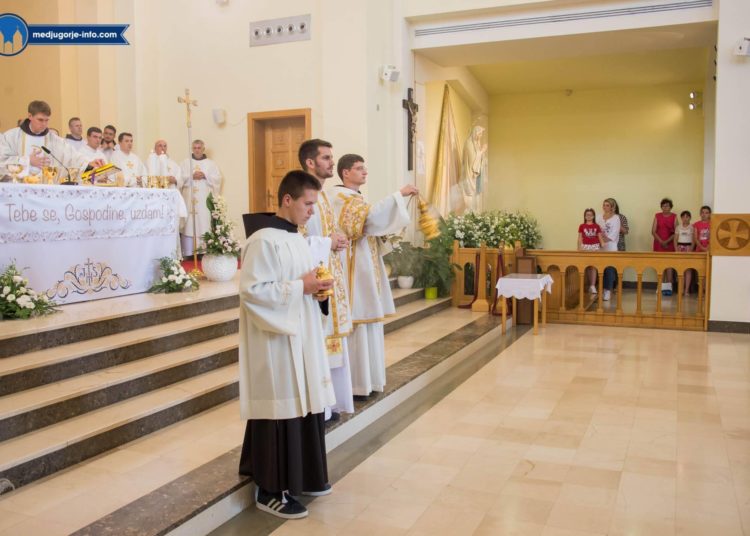 Fra Lovro Šimić u Međugorju proslavio mladu misu