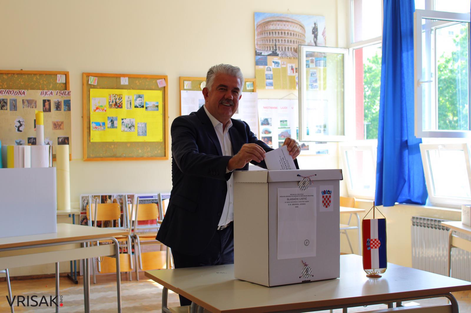 FOTO/ Birališta u Mostaru otvorena; Nema većih gužvi, na snazi epidemiološke mjere