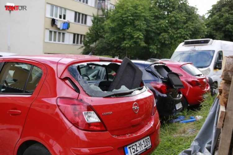 Pijani migrant jutros razbio stakla na 11 automobila u Sarajevu
