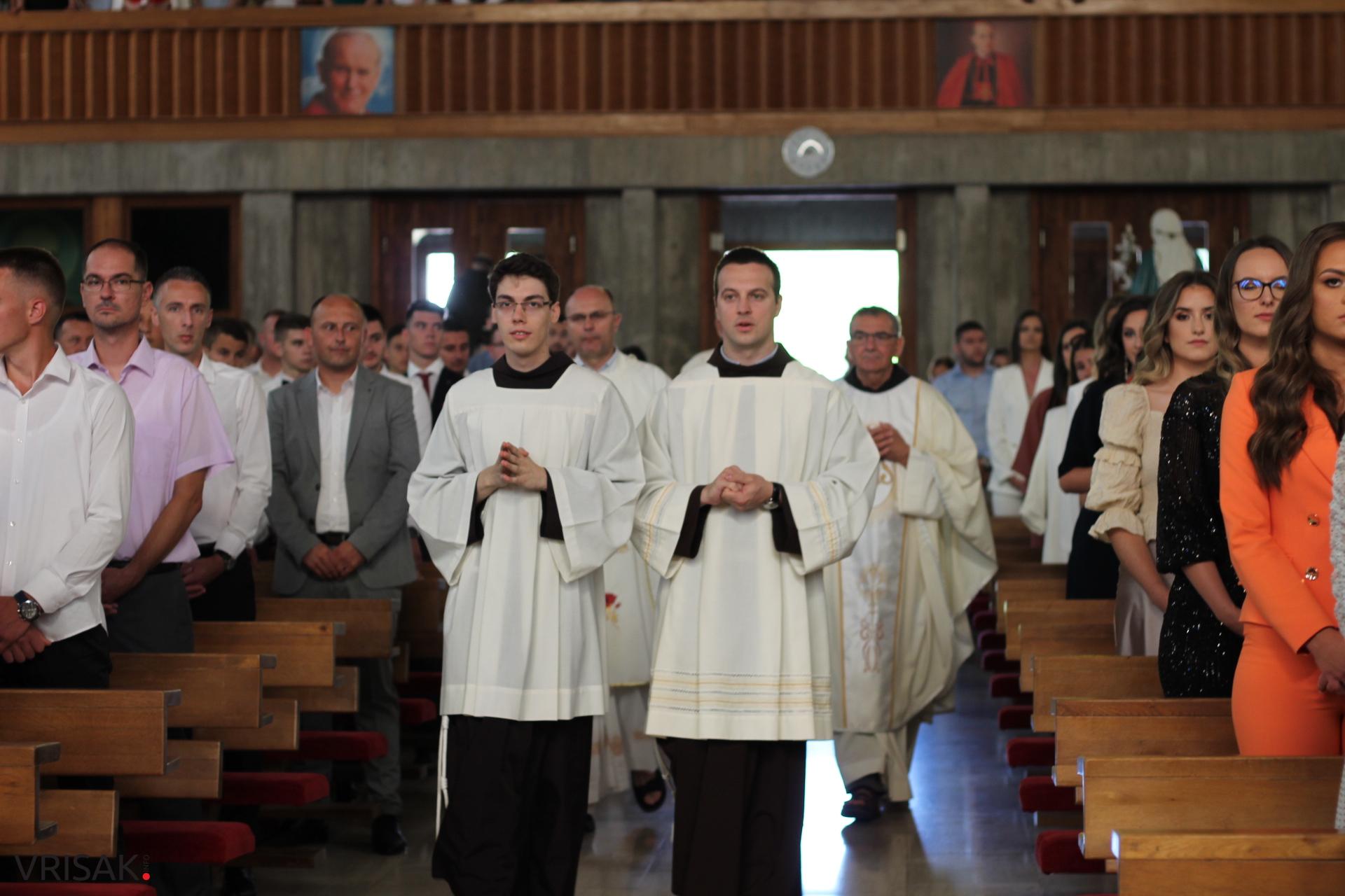 FOTO: Krizma u župi Kočerin