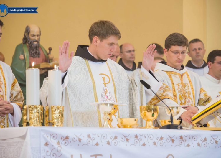 Fra Lovro Šimić u Međugorju proslavio mladu misu