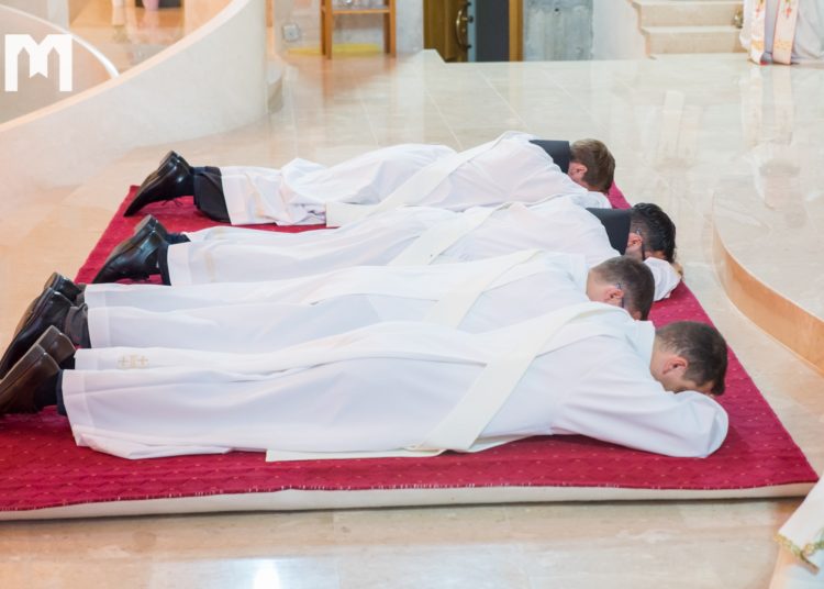 U Mostaru zaređeno četvero đakona