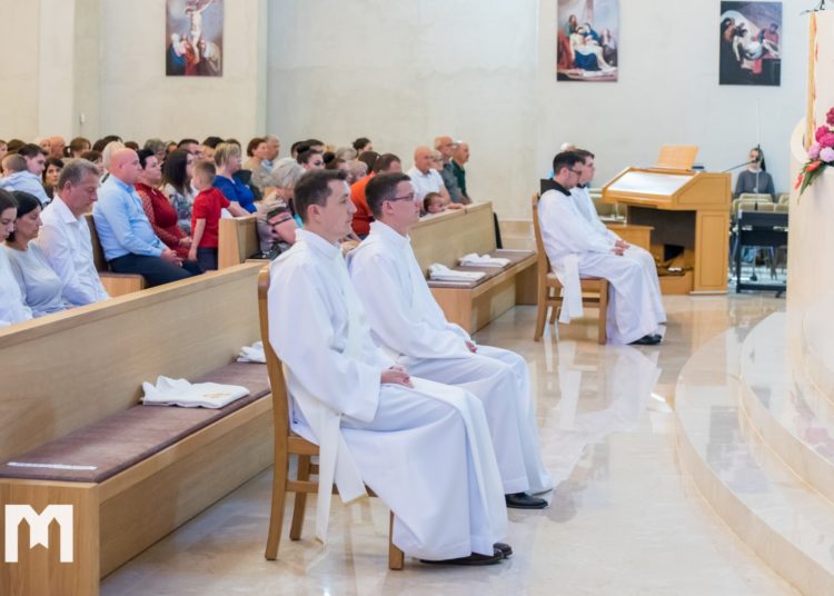 U Mostaru zaređeno četvero đakona