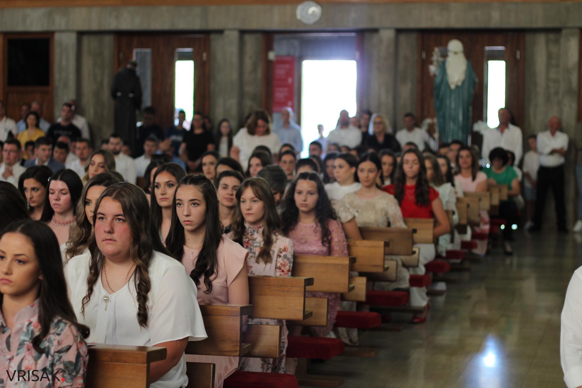 FOTO: Krizma u župi Kočerin