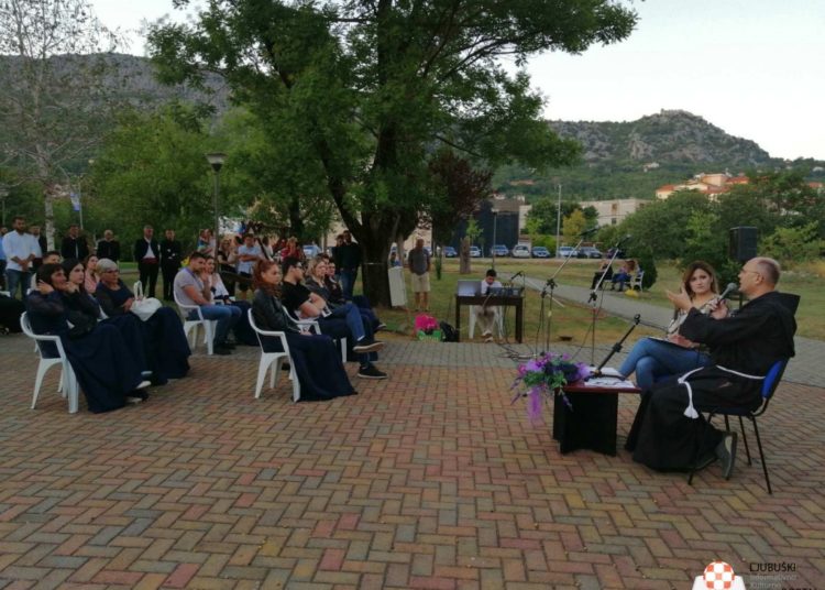 FOTO&VIDEO: Fra Mario Knezović na otvaranju “Ljubuškog ljeta”