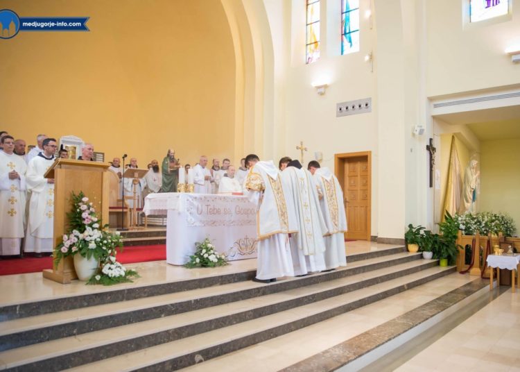 Fra Lovro Šimić u Međugorju proslavio mladu misu