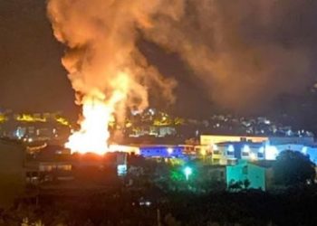 Veliki požar u reciklažnom dvorištu u Splitu, gašenje još traje