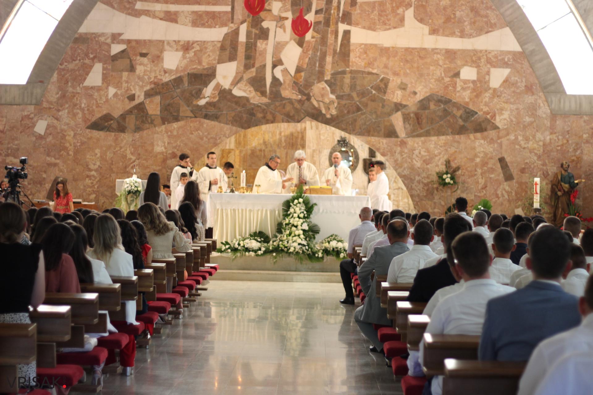 FOTO: Krizma u župi Kočerin