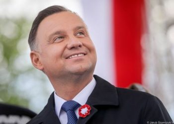 Poljska uvodi zabranu posvajanja djece istospolnim parovima