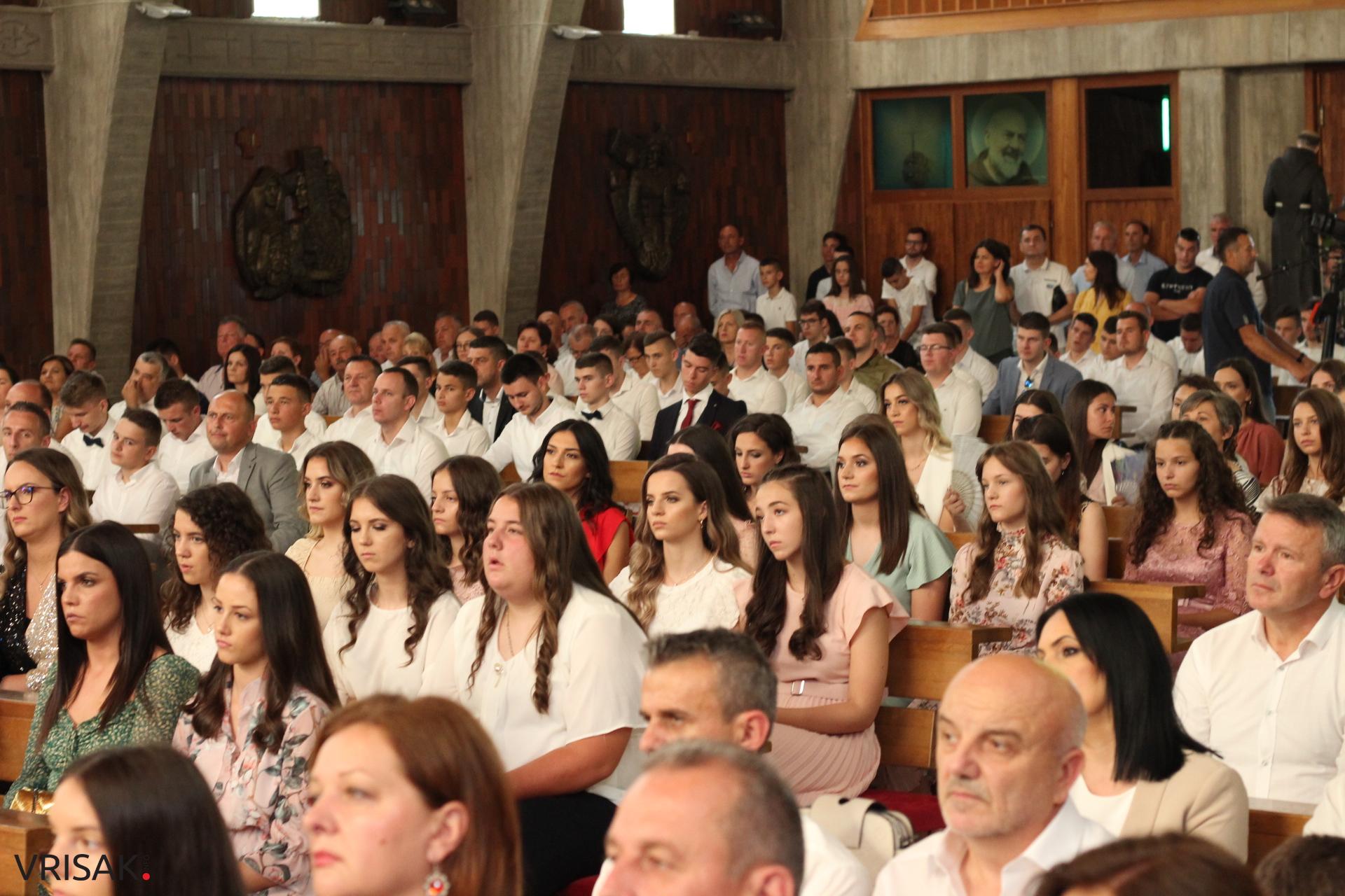 FOTO: Krizma u župi Kočerin