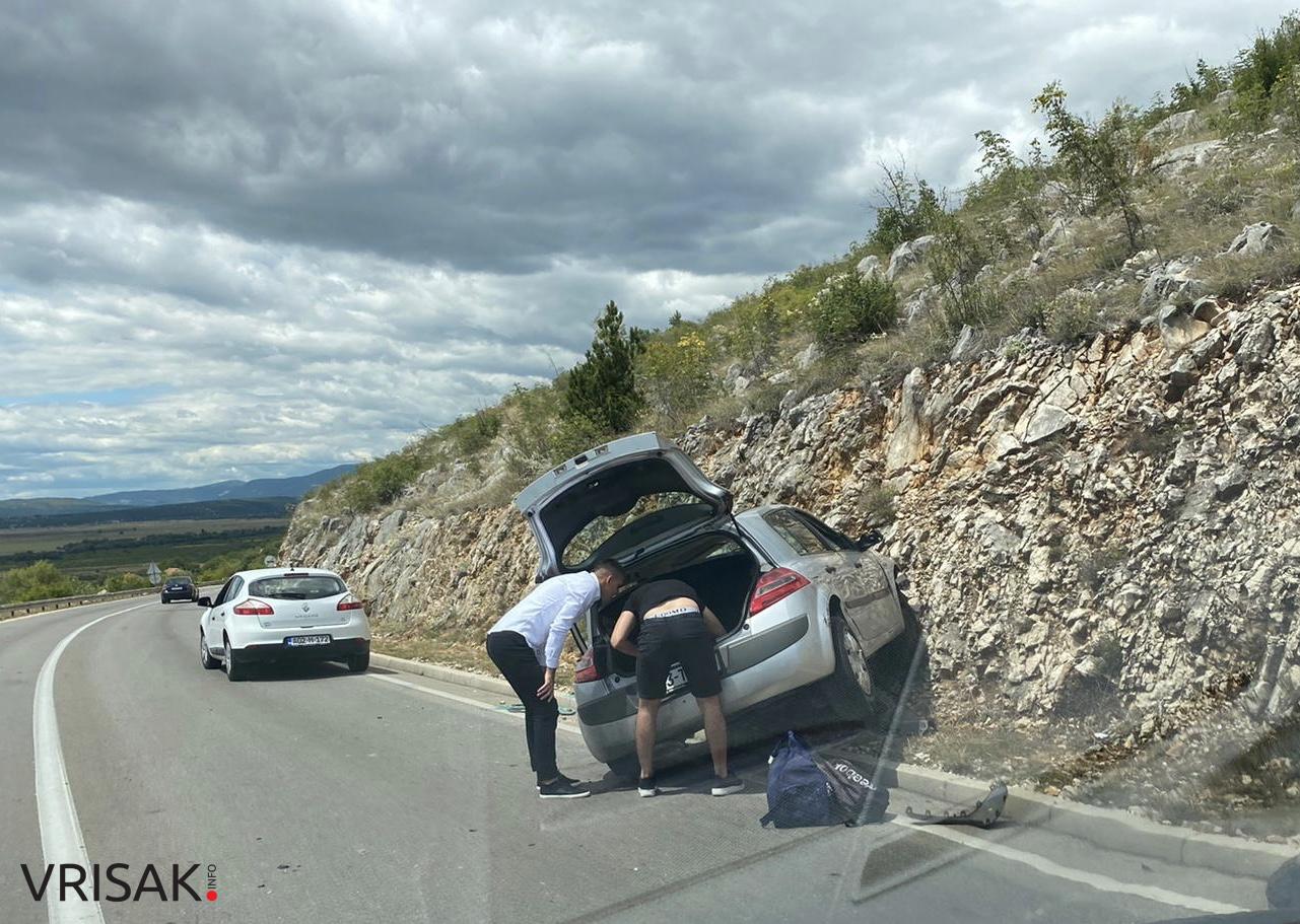 U Međinama došlo do samoslijetanja auta