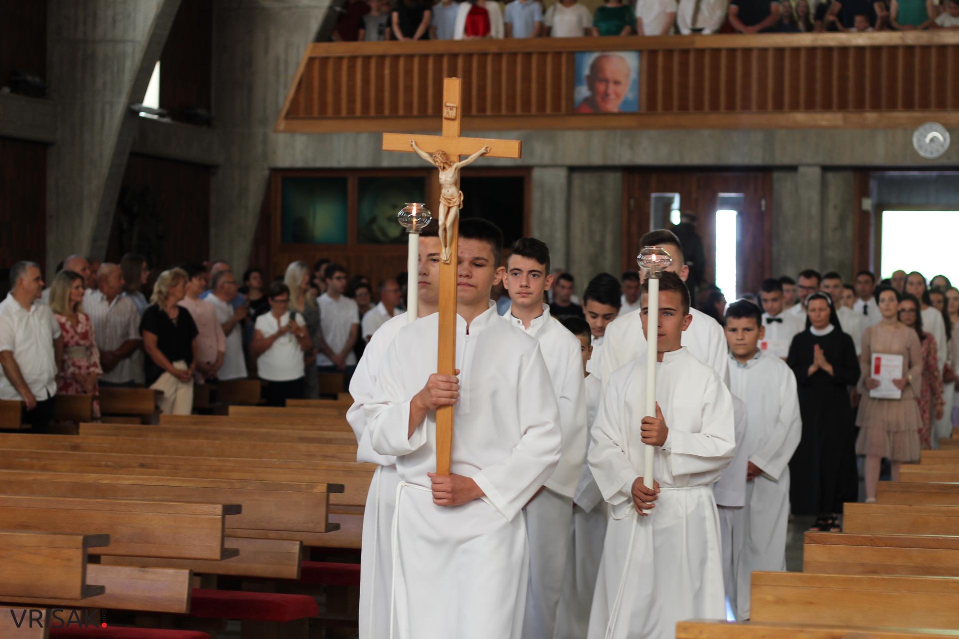 FOTO: Krizma u župi Kočerin