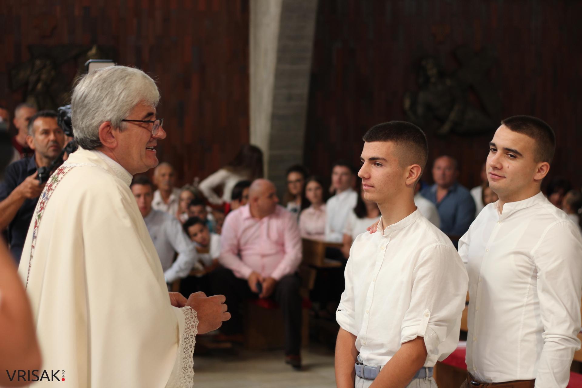 FOTO: Krizma u župi Kočerin