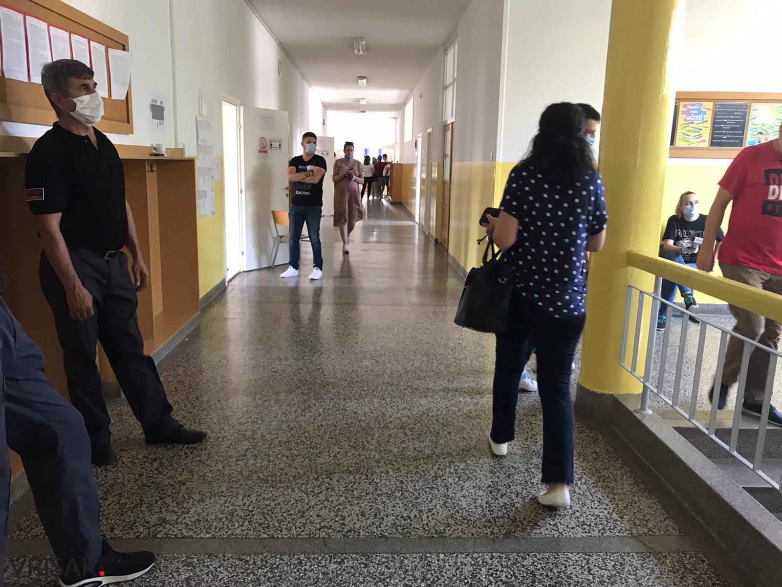 Glasovanje u Mostaru, suprotno spinovima pojedinih medija, protječe bez gužve