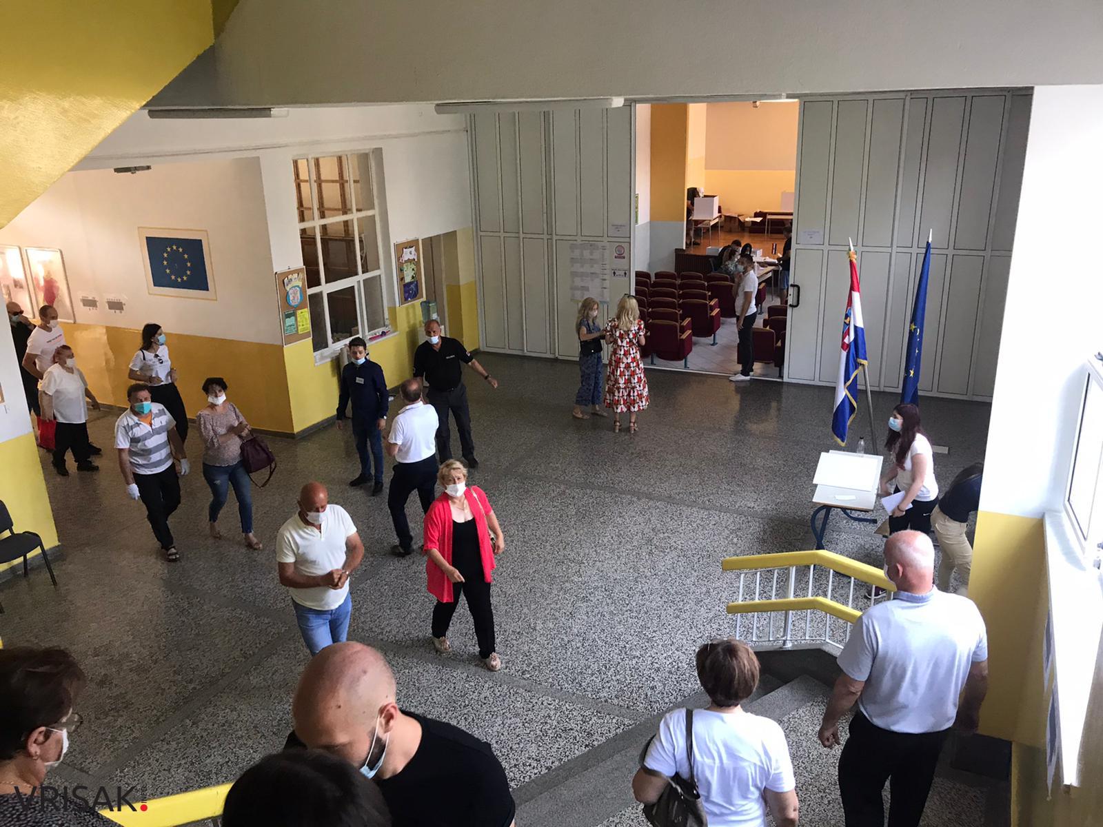 Glasovanje u Mostaru, suprotno spinovima pojedinih medija, protječe bez gužve