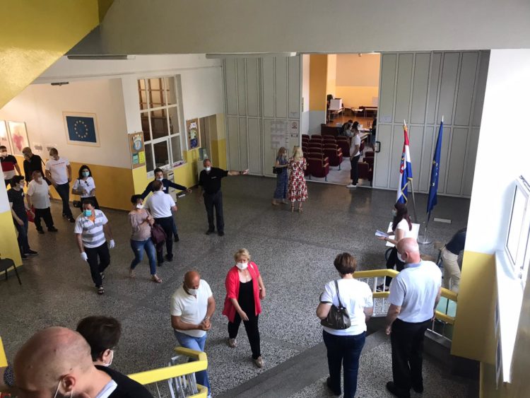 Glasovanje u Mostaru, suprotno spinovima pojedinih medija, protječe bez gužve