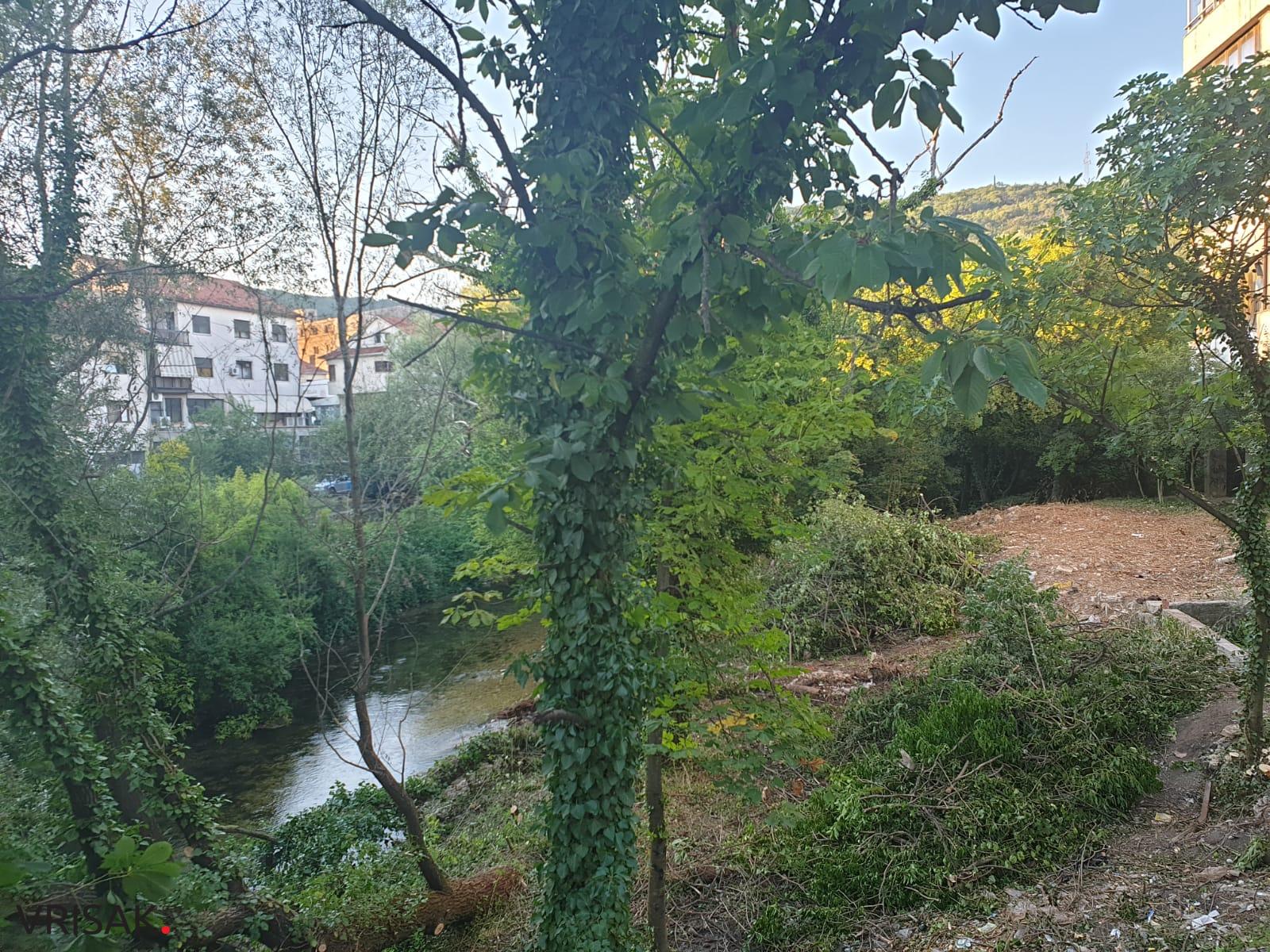 Hvalevrijedna akcija uređenja površine između tržnice i rijeke u Širokom Brijegu