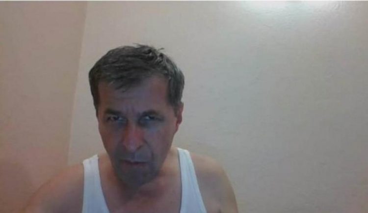 Pomoćnik ministra u potkošulji tijekom online sjednice Zastupničkog doma Parlamenta FBiH