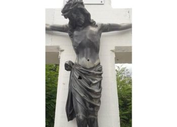 U Bišnji kraj Dervente raspelo oštećeno na tri mjesta, vjernici uznemireni