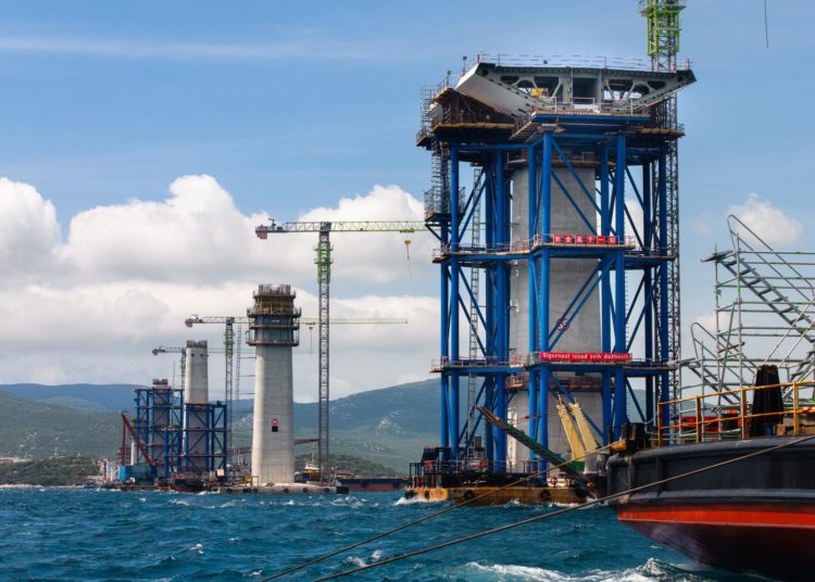 Završeno 7 od 12 stupova, krenula izrada pilona na Pelješkom mostu